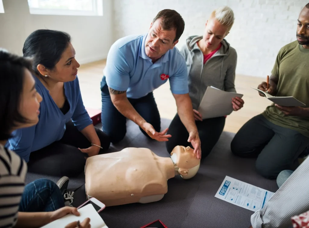 First-aid-instructor-demonstrating-CPR-technique-to-a-small-group