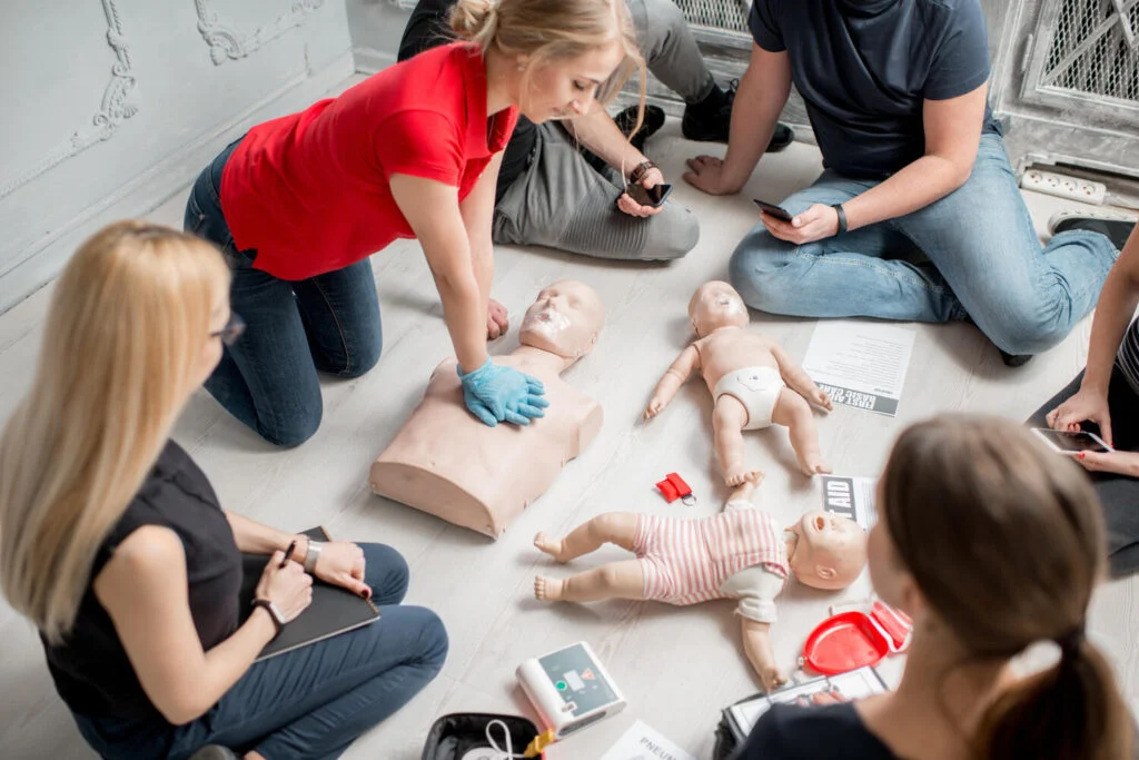 First-aid-instructor-demonstrating-CPR-technique-during-a-group-training-session